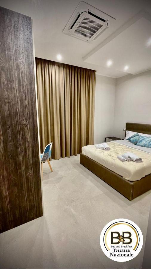 B&B Terrazza Nazionale เนเปิลส์ ภายนอก รูปภาพ