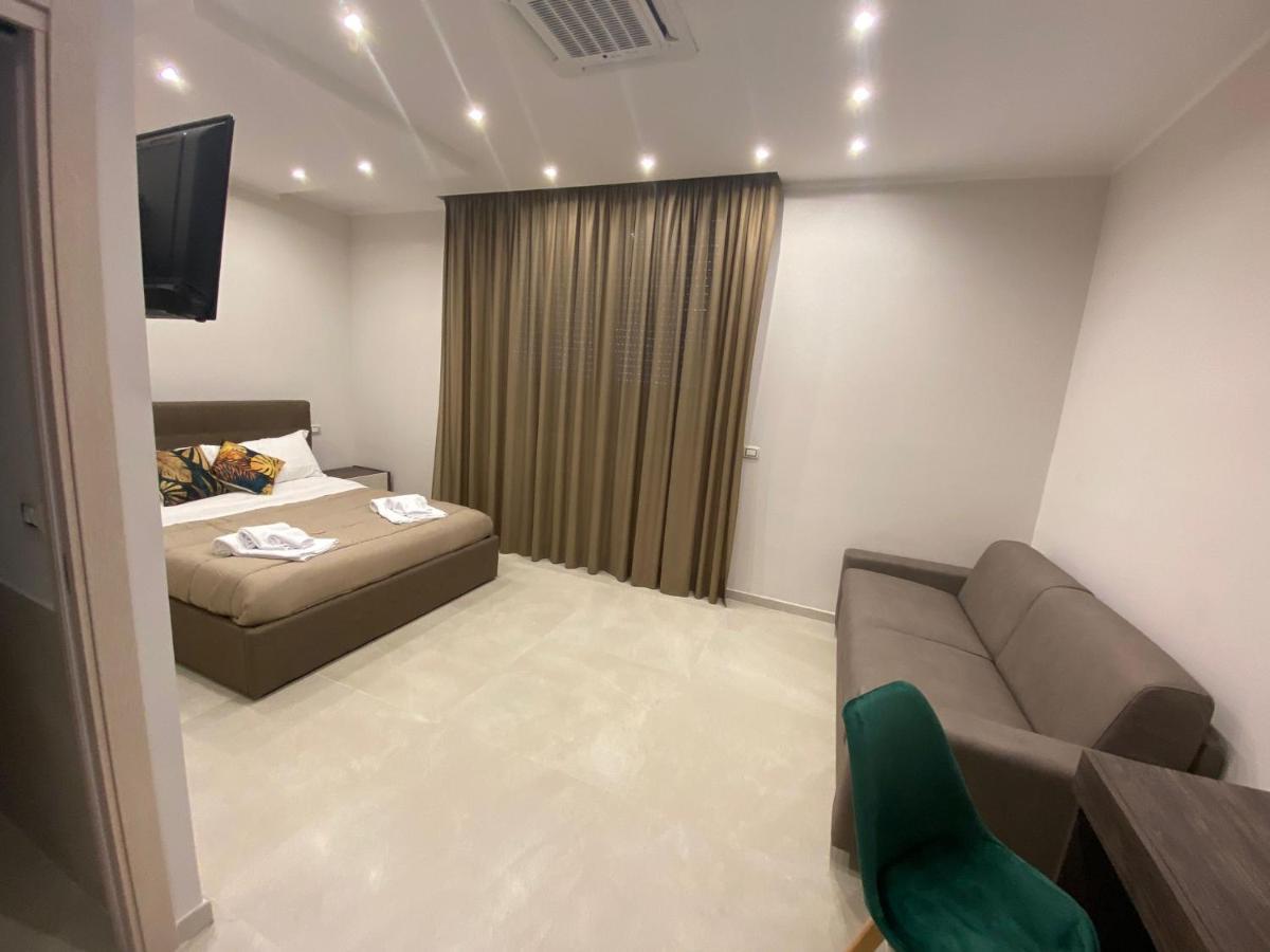 B&B Terrazza Nazionale เนเปิลส์ ภายนอก รูปภาพ