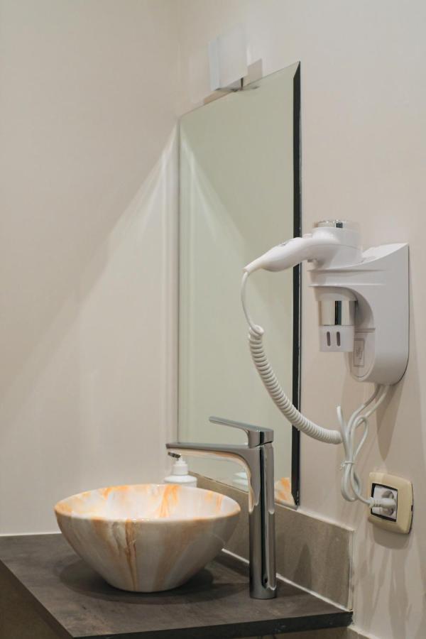 B&B Terrazza Nazionale เนเปิลส์ ภายนอก รูปภาพ