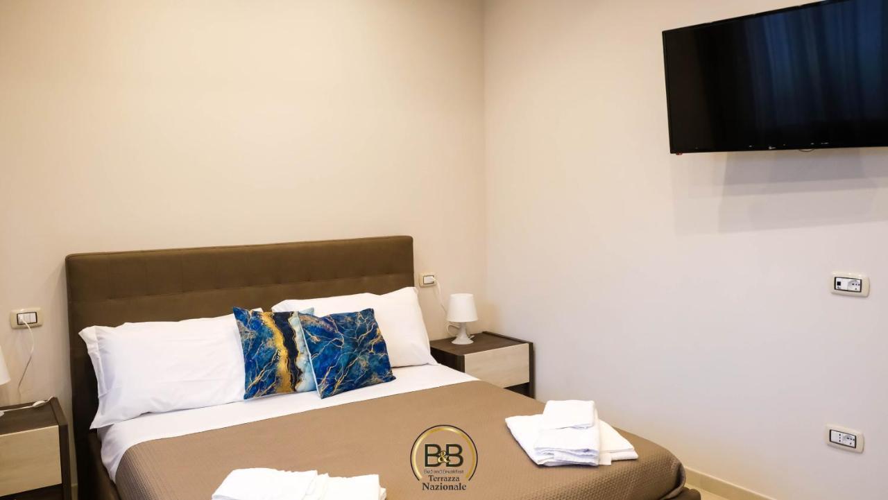 B&B Terrazza Nazionale เนเปิลส์ ภายนอก รูปภาพ