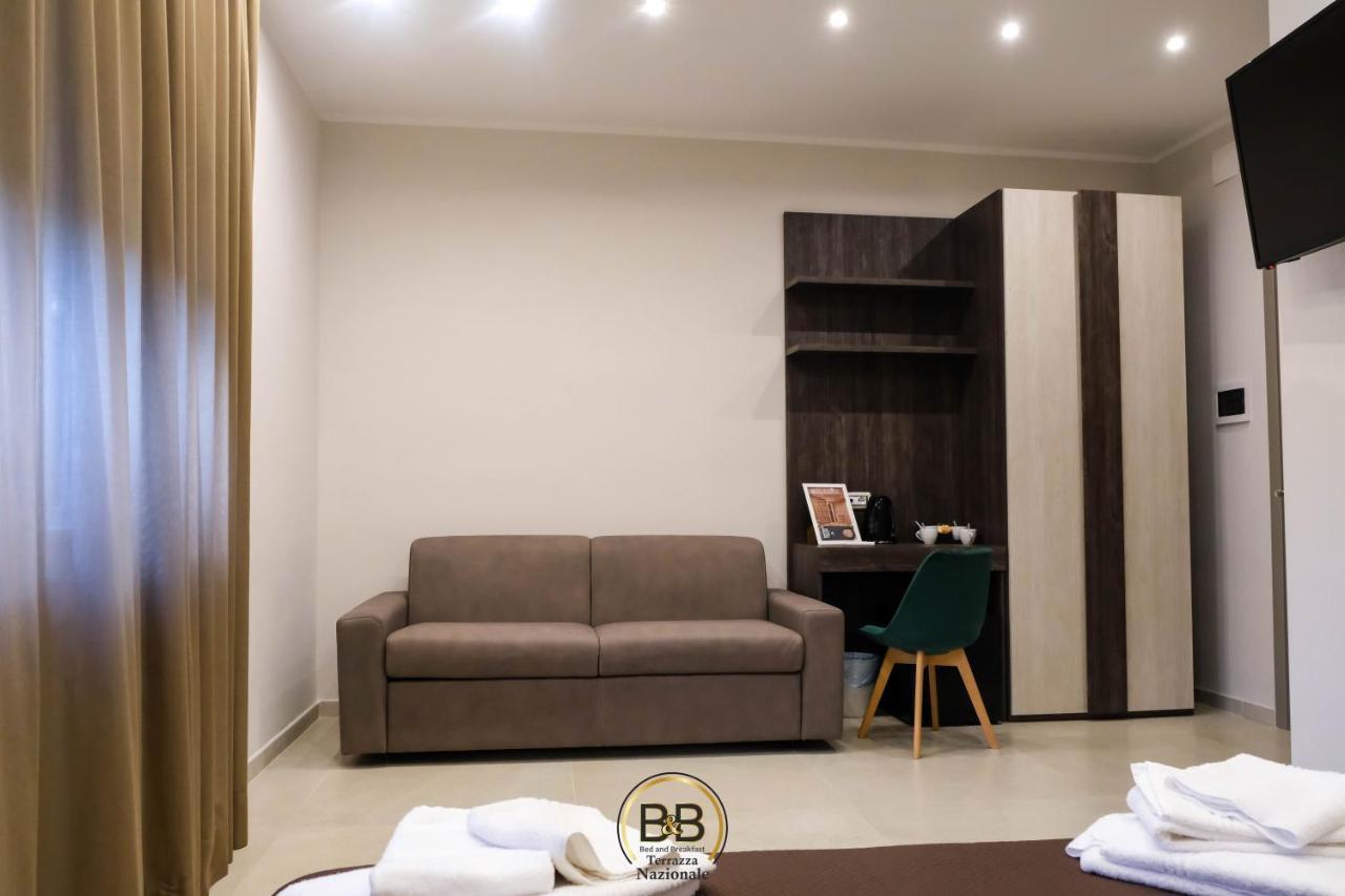 B&B Terrazza Nazionale เนเปิลส์ ภายนอก รูปภาพ
