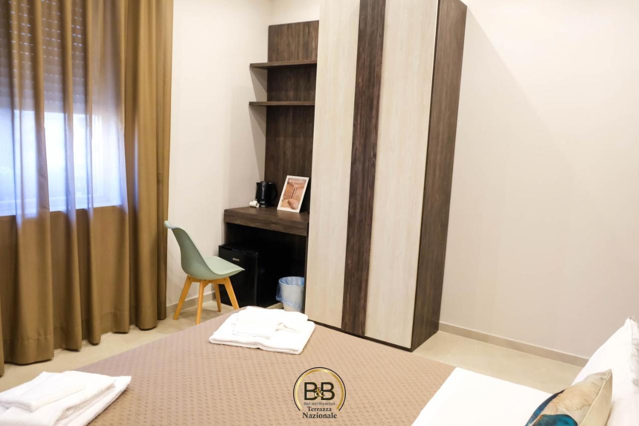 B&B Terrazza Nazionale เนเปิลส์ ภายนอก รูปภาพ